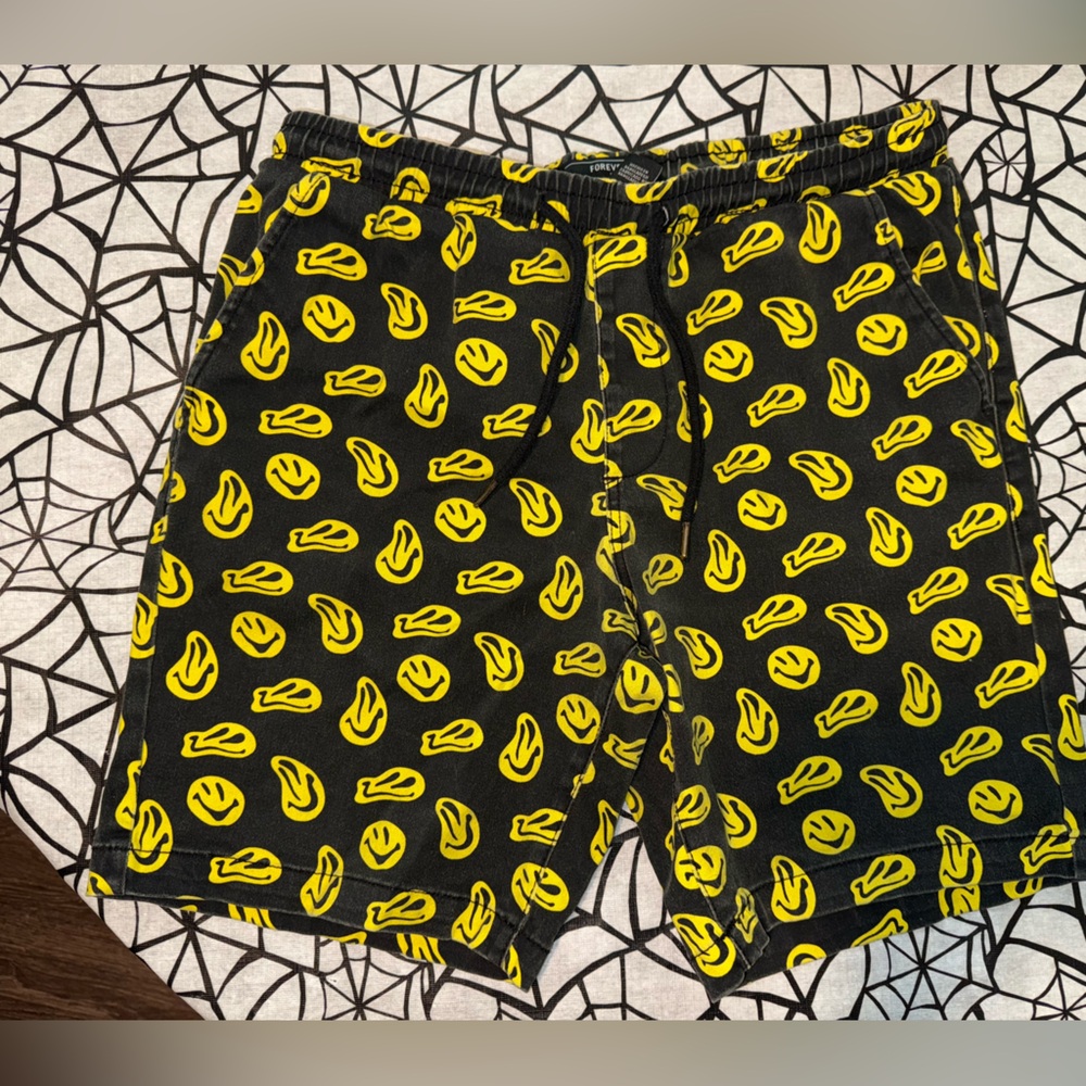 Forever 21 men’s L shorts with trippy smiley face print